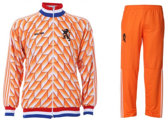 EK 88 trainingspak(neem maat groter) met eigen naam
